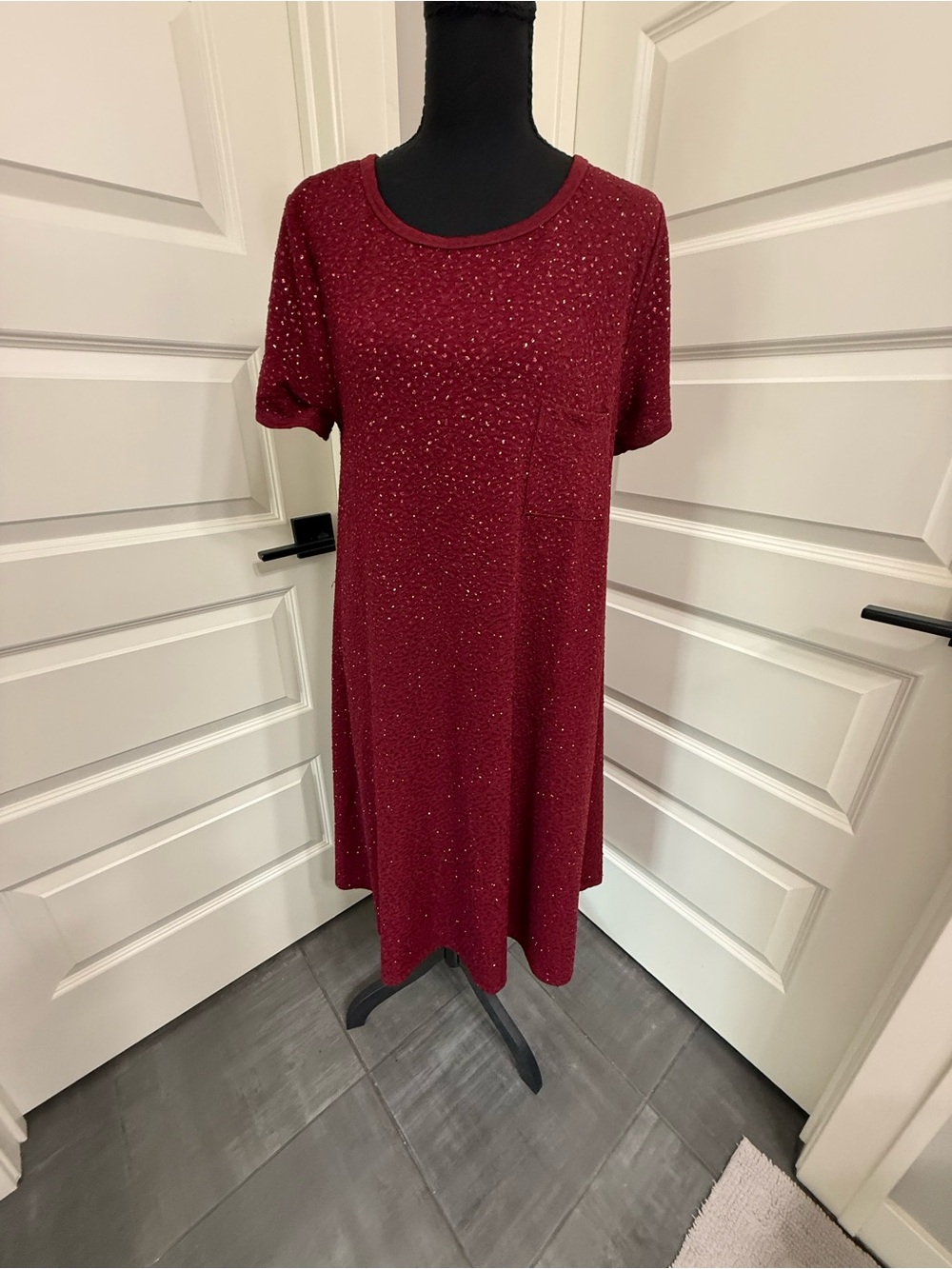 LuLaRoe Carly Sparkle Short-Sleeve Shift Dress in Wine - Never Worn